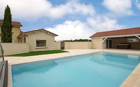 Gîte Chalain-le-Comtal, 3 pièces, 6 personnes - FR-1-496-236